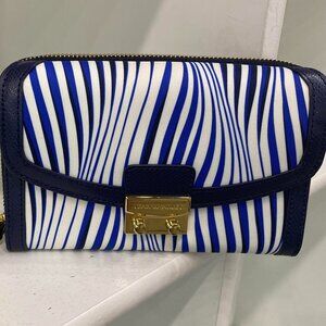 Vera Bradley Ultimate Wristlet Wavy Stripe